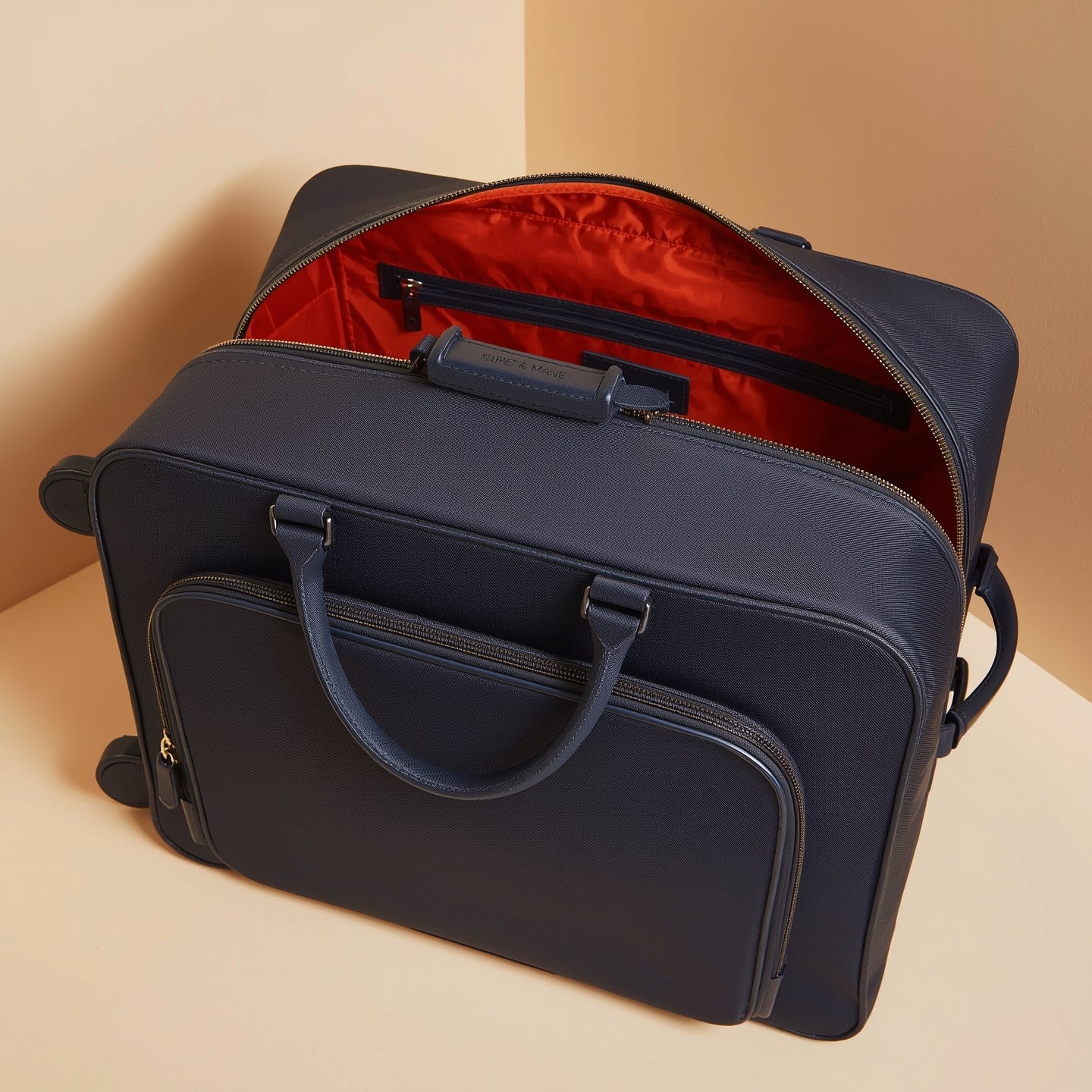 Expandable Travel Bag – Spacious, Durable & Adjustable for Every Journey