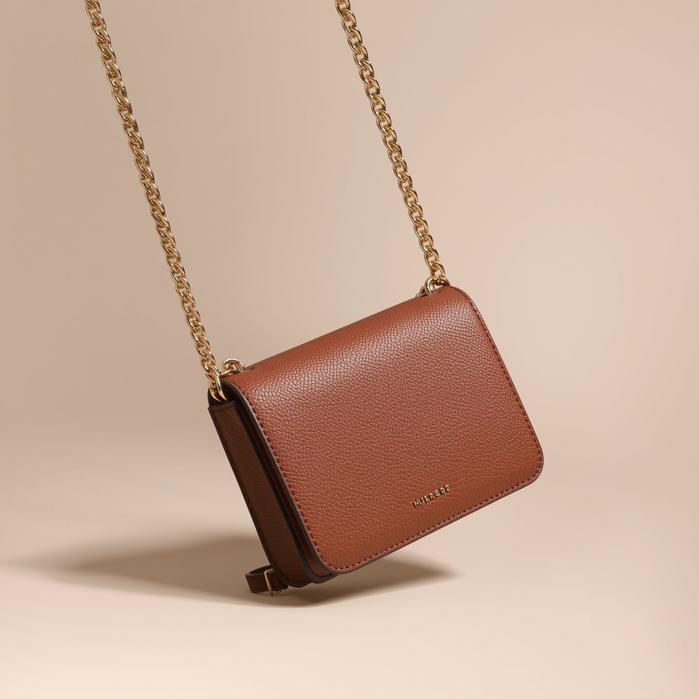 Chain Strap Crossbody Bag – Elegant, Stylish & Hands-Free Everyday Bag