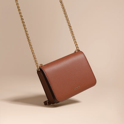 Chain Strap Crossbody Bag – Elegant, Stylish & Hands-Free Everyday Bag