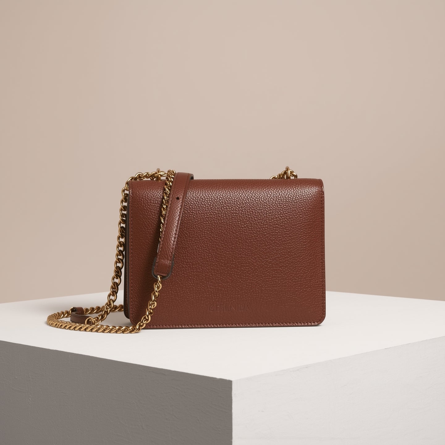 Chain Strap Crossbody Bag – Elegant, Stylish & Hands-Free Everyday Bag