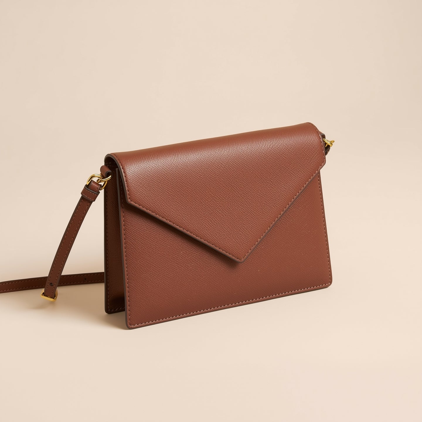 Envelope Crossbody Bag – Sleek, Stylish & Hands-Free Everyday Bag