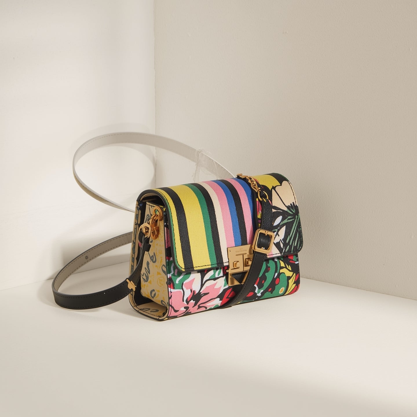 Mini Crossbody Bag – Compact, Stylish & Hands-Free Everyday Bag